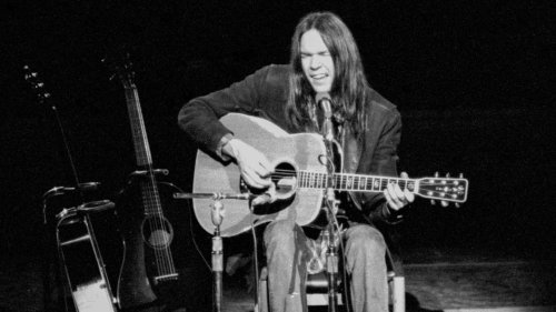 ‘Live At Massey Hall 1971’: Solo Neil Young At His Very Best - Dig!