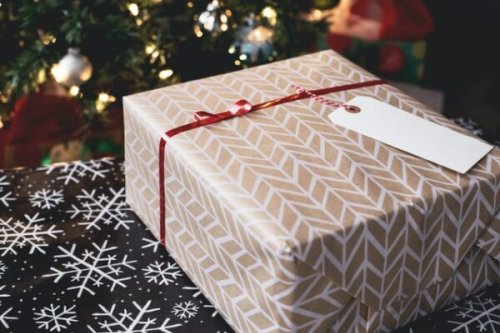 10 Tips on How to Save Money on Gifts - Thrifty Hustler