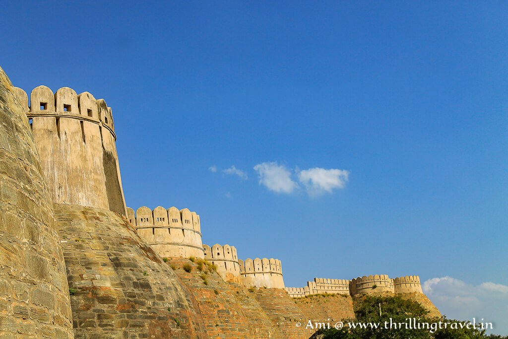 Along the second longest wall in the world -Kumbhalgarh fort wall - Thrilling Travel