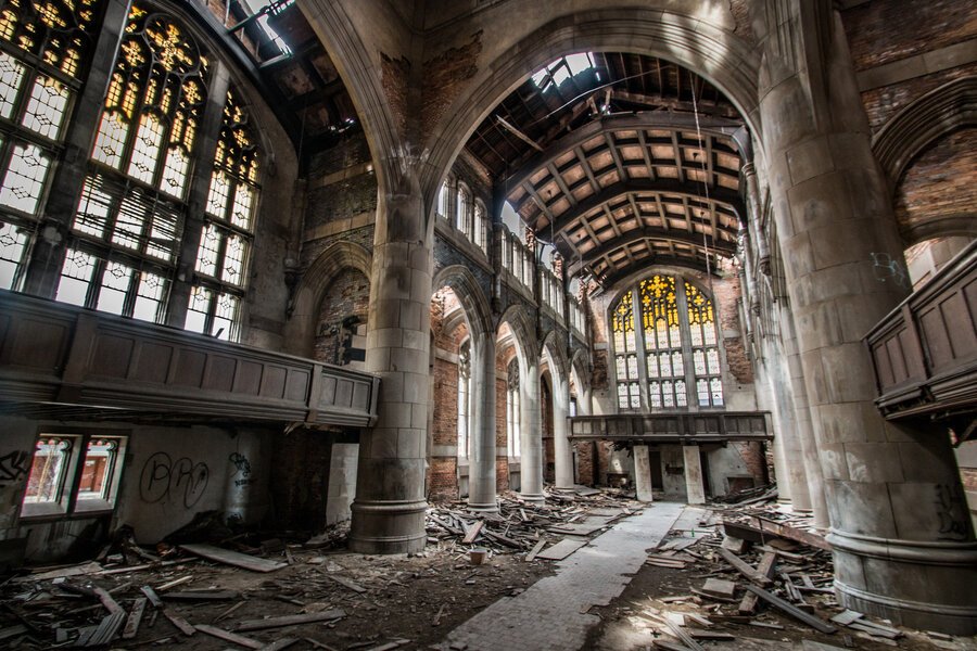 The 10 Most Awe-Inspiring Abandoned Places Near Chicago