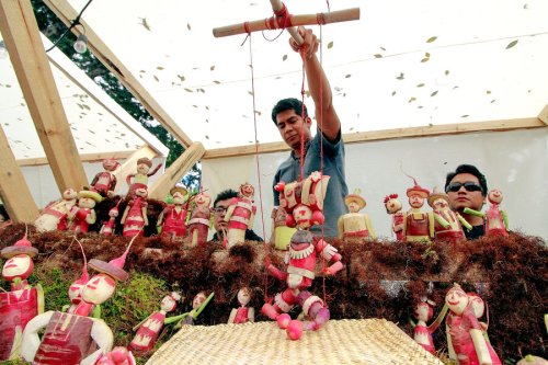 Inside the Radish-Carving Competition at the Center of Oaxaca's Most Frantic Festival