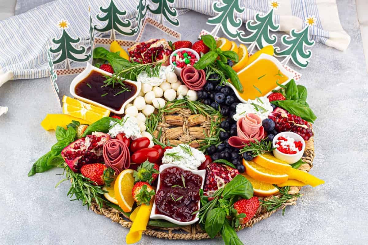 Christmas Charcuterie Wreath: Best Snack Board Recipe