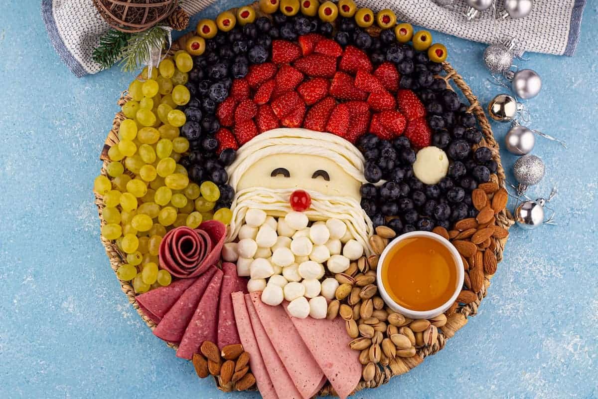 Santa Charcuterie Board: Easy & Cute Christmas Snack Board