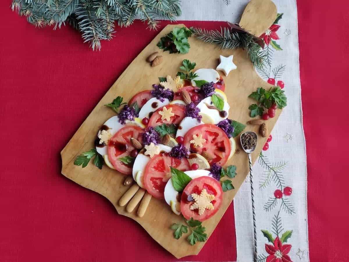 Caprese Christmas Tree Salad: A Festive Appetizer