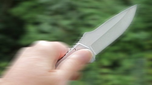Jena: Jugendliche hören laute Musik – plötzlich zückt Mann Messer