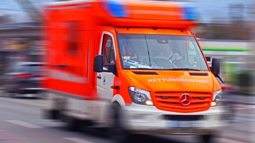 A71 in Thüringen: Auto kracht in Lkw – Beifahrer tot