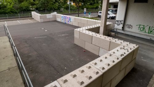Erfurt: Irre Beton-Mauer in der Stadt! HIER gibt's kein Durchkommen