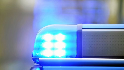 Flasche auf den Kopf geschlagen: 18-Jähriger wird von mehreren Männern in Mühlhausen angegriffen