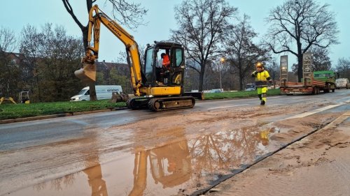 Wasserrohrbruch an Erfurter Kreuzung - Straße bleibt für einen längeren Zeitraum gesperrt