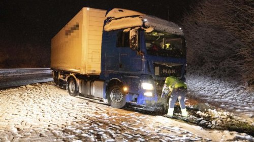 Schneefall, Glätte und Hochwasser worgen für Behinderungen auf Thüringens Straßen