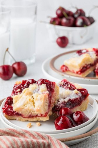 Cherry Pie Bars-Dessert Squares With Pie Filling
