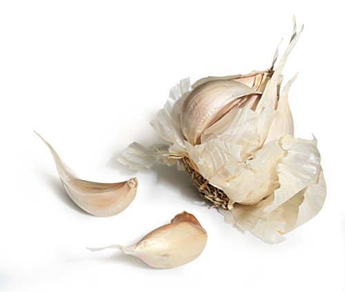 Intense Garlic Hack Has Captivated the Internet and People Have Never Been More Pumped to Peel