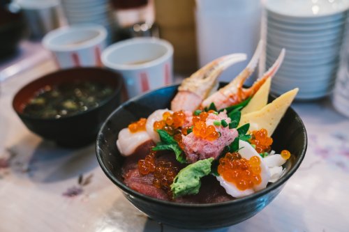 Tourist Boom Making Seafood Bowls Too Pricey for Many Japanese