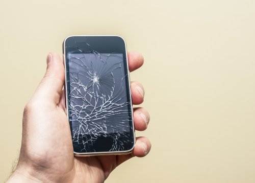 Here’s How to Fix Your Cracked iPhone Screen