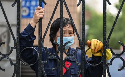 After Weeks of Being Locked Down, Workers Clash With Guards at an Apple Supplier's Factory in Shanghai