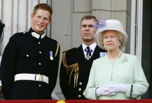The Queen in 'despair' over behaviour of her children and grandchildren