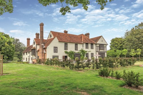 An immaculate timber-framed rectory from the early 1400s where period charm meets a pool and a gym