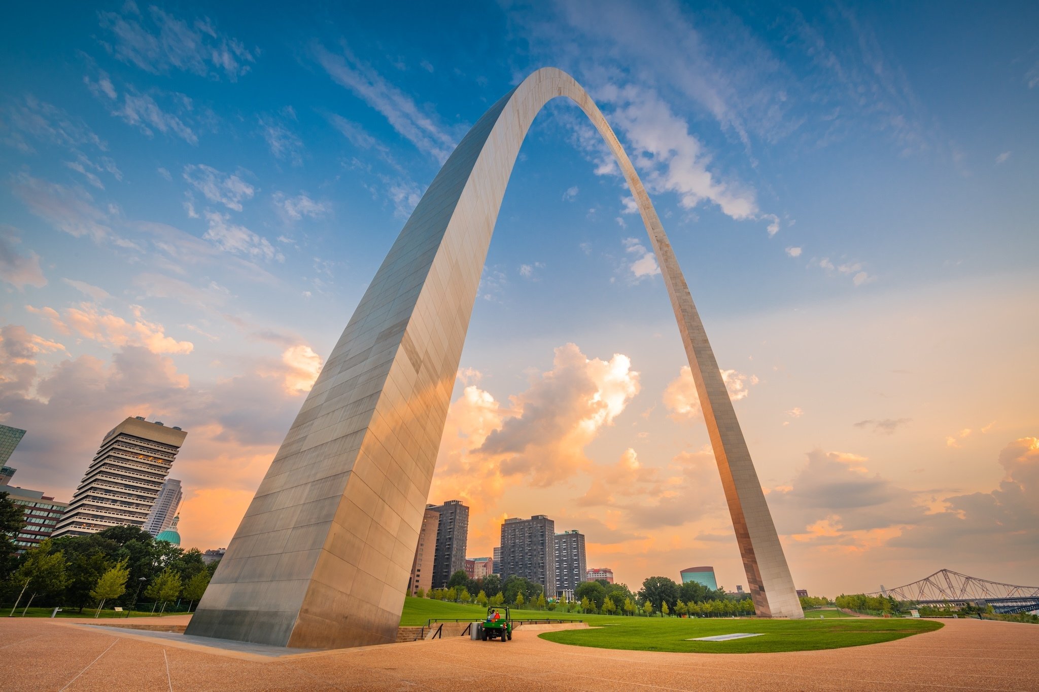 I went up the world’s tallest arch in the American Midwest and it was terrifying