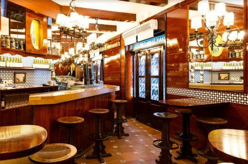 Els 100 millors bars de Barcelona per dia, tarda i nit: fes-hi una copa, o tres!