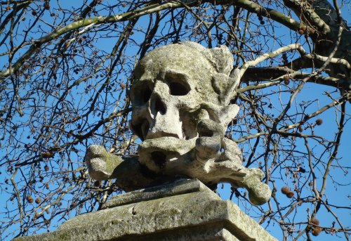 The secret London churchyard that inspired the pirate flag