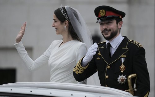princess diana the crown outfits