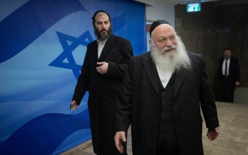 Haredi minister warns he’ll quit if bill for draft exemption delayed