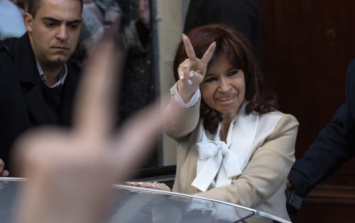 Argentinian VP Cristina Fernández sentenced to 6 years in prison for fraud