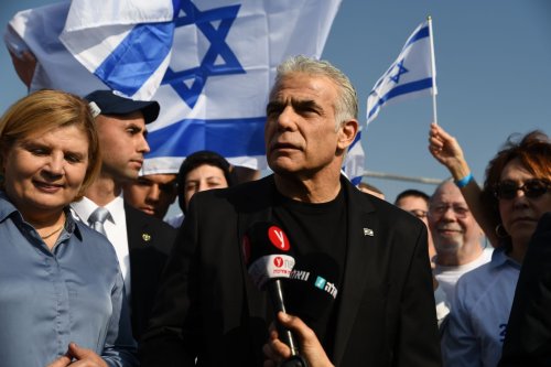 Lapid: ‘Weak’ Netanyahu being led by extremists into ‘insane’ government