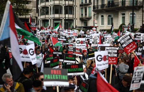 2 charged with terror offenses for paraglider signs at UK pro-Gaza, anti-Israel rally