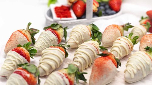 17 Strawberry Desserts That Look Fancy But Aren’t