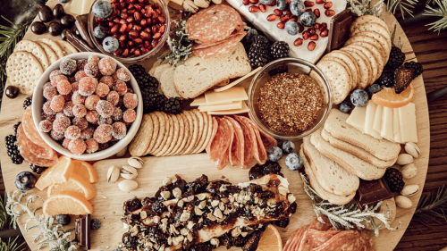 20 Dazzling Holiday Charcuterie Boards to Make This Year