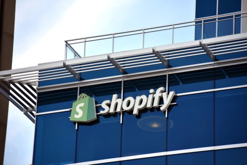 Shopify (NYSE:SHOP) Puts Up 28% in a Month, Should You Invest Now?