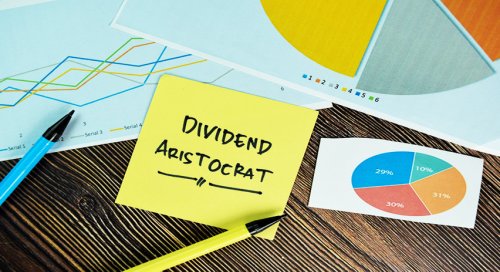 Looking for Dividend Aristocrats? Here Are 2 Names That Analysts Like the Most