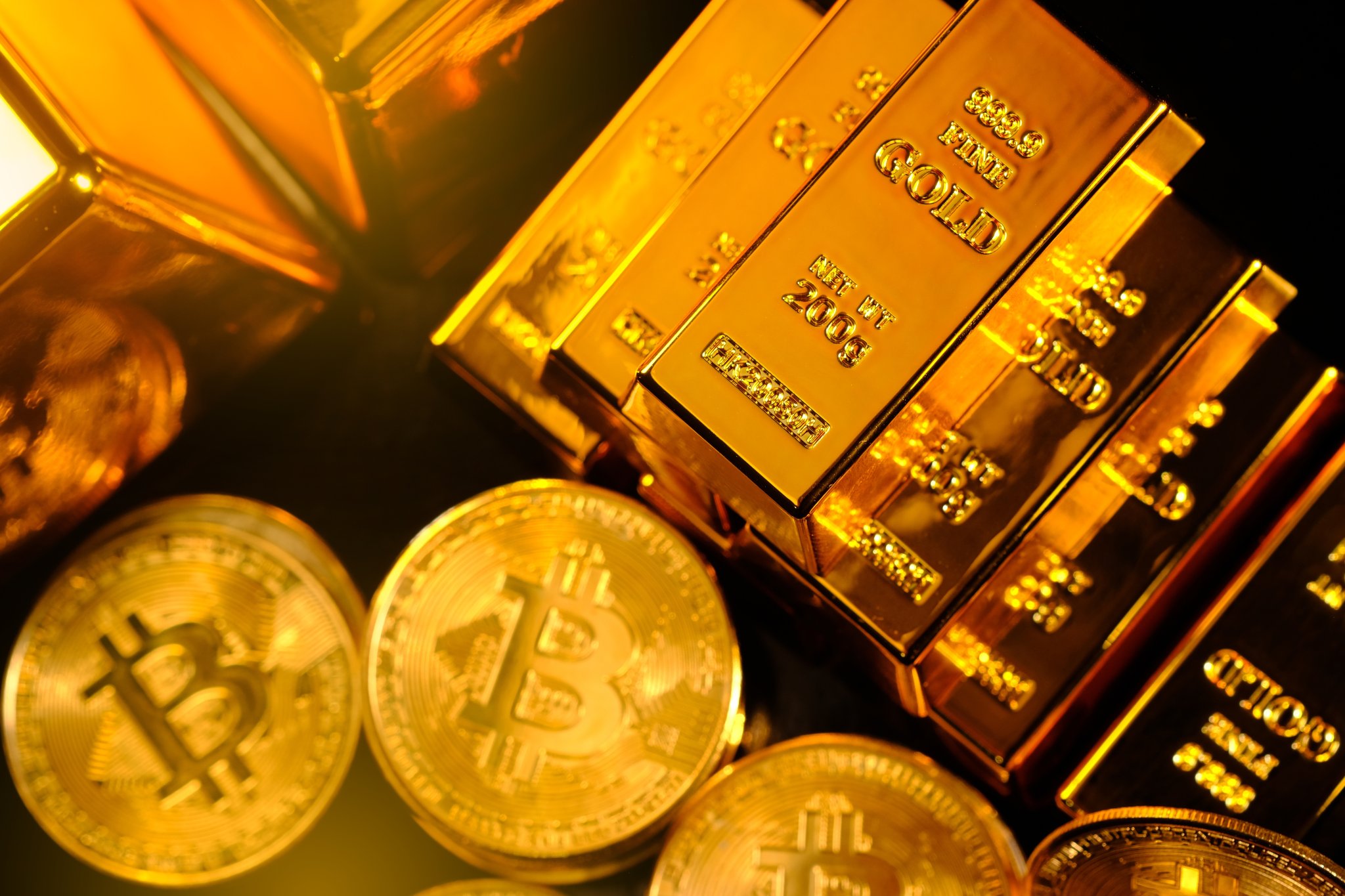 Gold’s Century-Long Slump Supports Bitcoin’s Rise as ‘Digital Gold’
