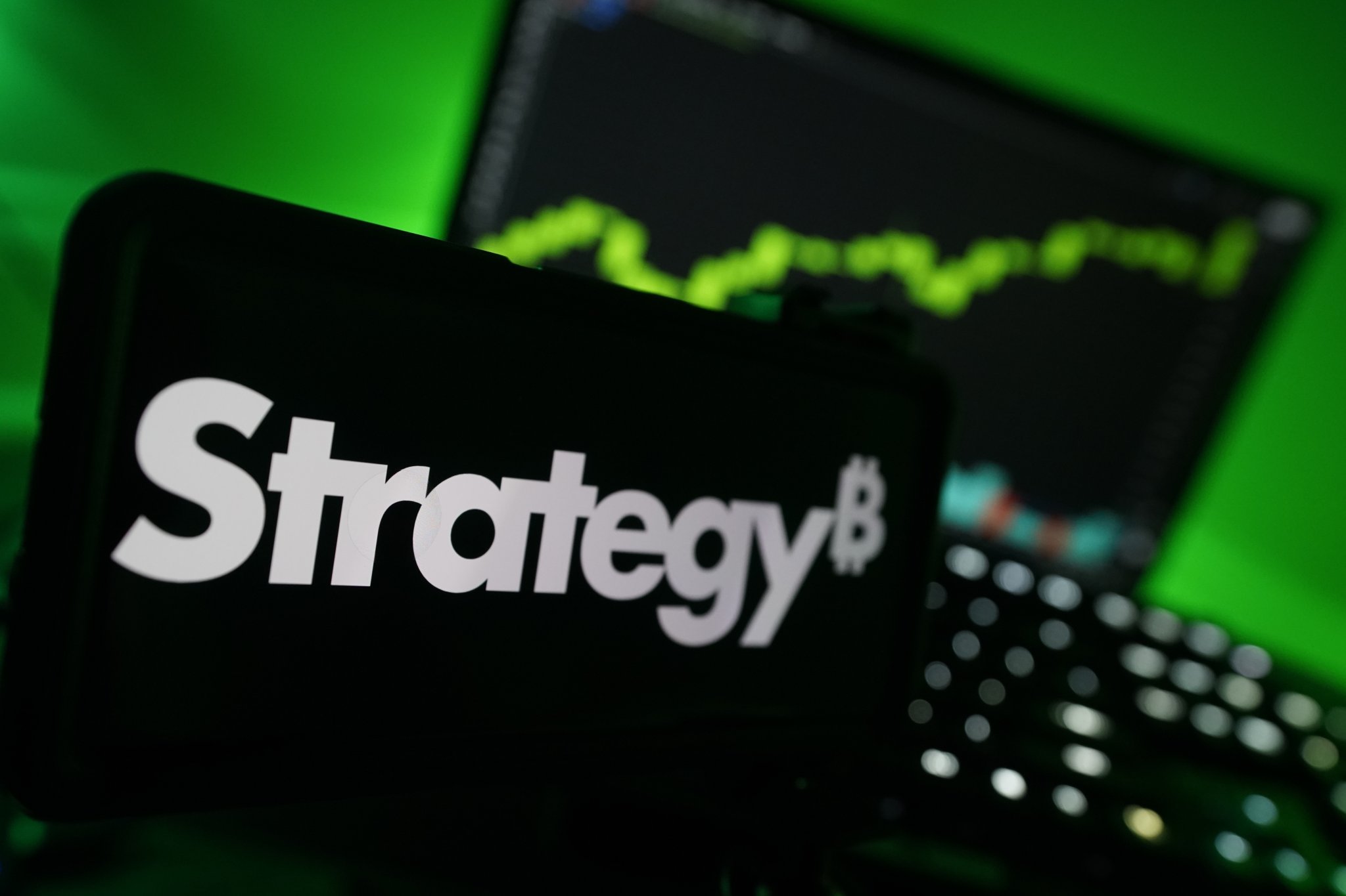 Is Strategy Offloading Bitcoin? CEO Michael Saylor Says This Is False News