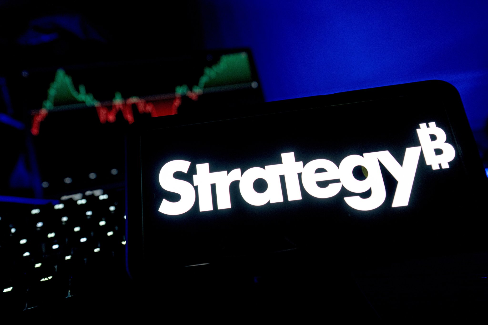 Is Saylor Being Silly? Strategy Stock Drops as Bitcoin Holdings Top 800,000 Coins