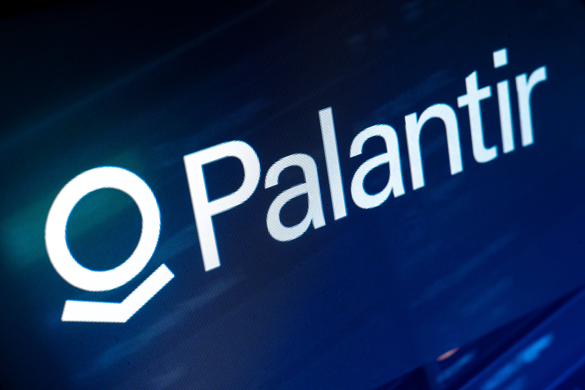 Palantir CEO Says Companies Are Tired of AI Labs “Tokenmaxxing”