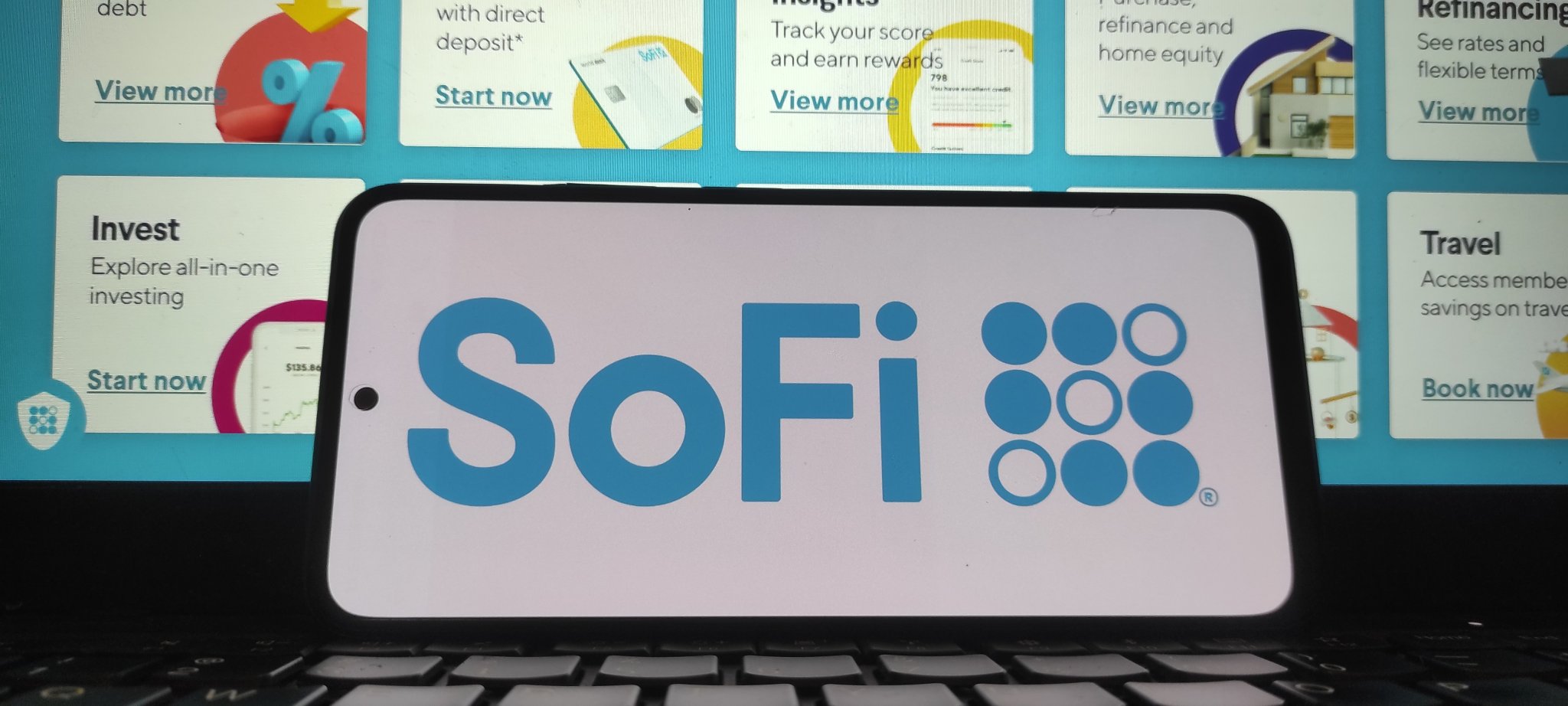 SoFi Stock (SOFI) Edges Higher as New Banking Service Targets Wall Street’s “9 to 5” Weakness