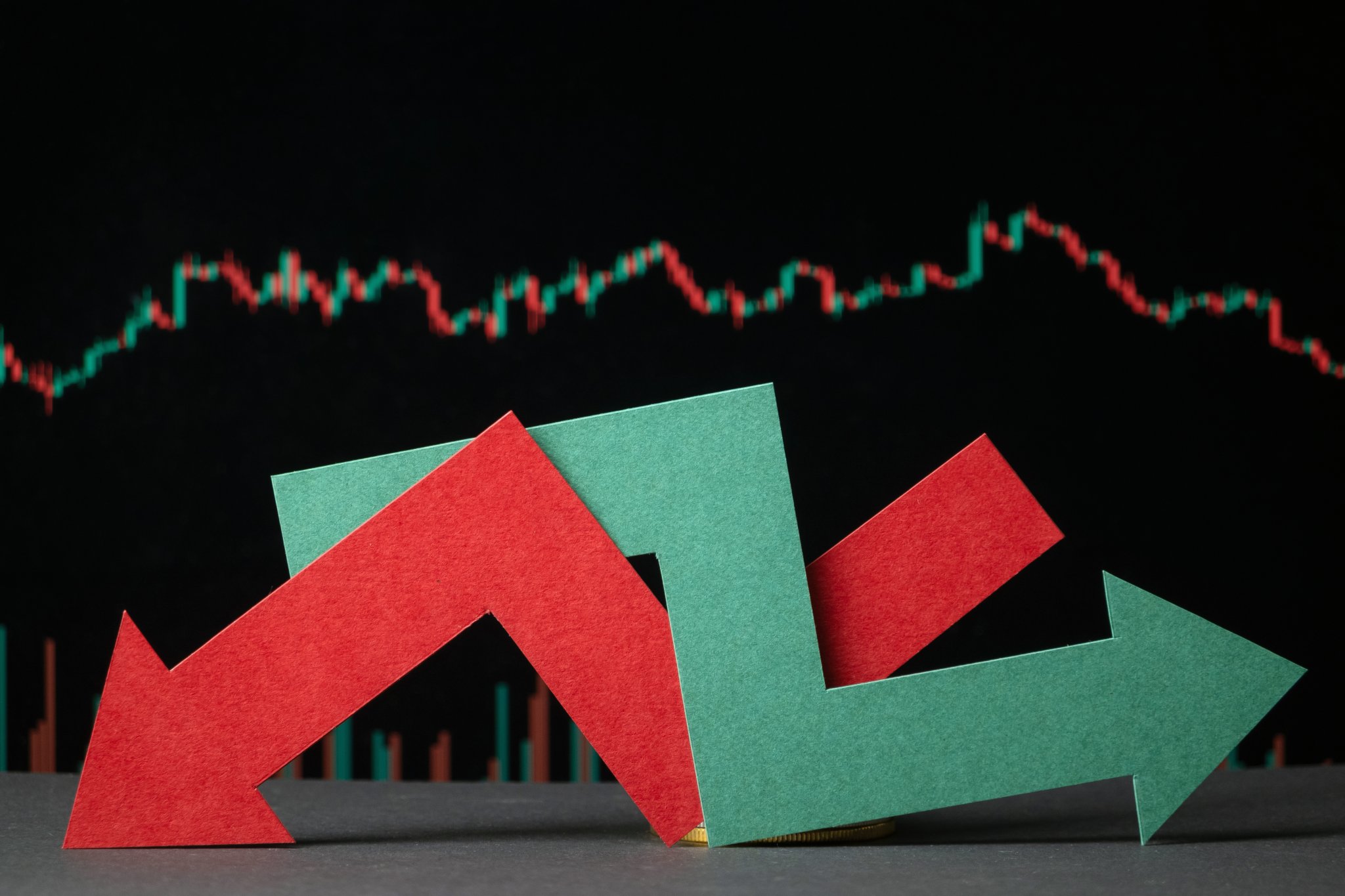 Solana and XRP ETFs Defy the Crypto Capitulation as Nearly $900M Floods In