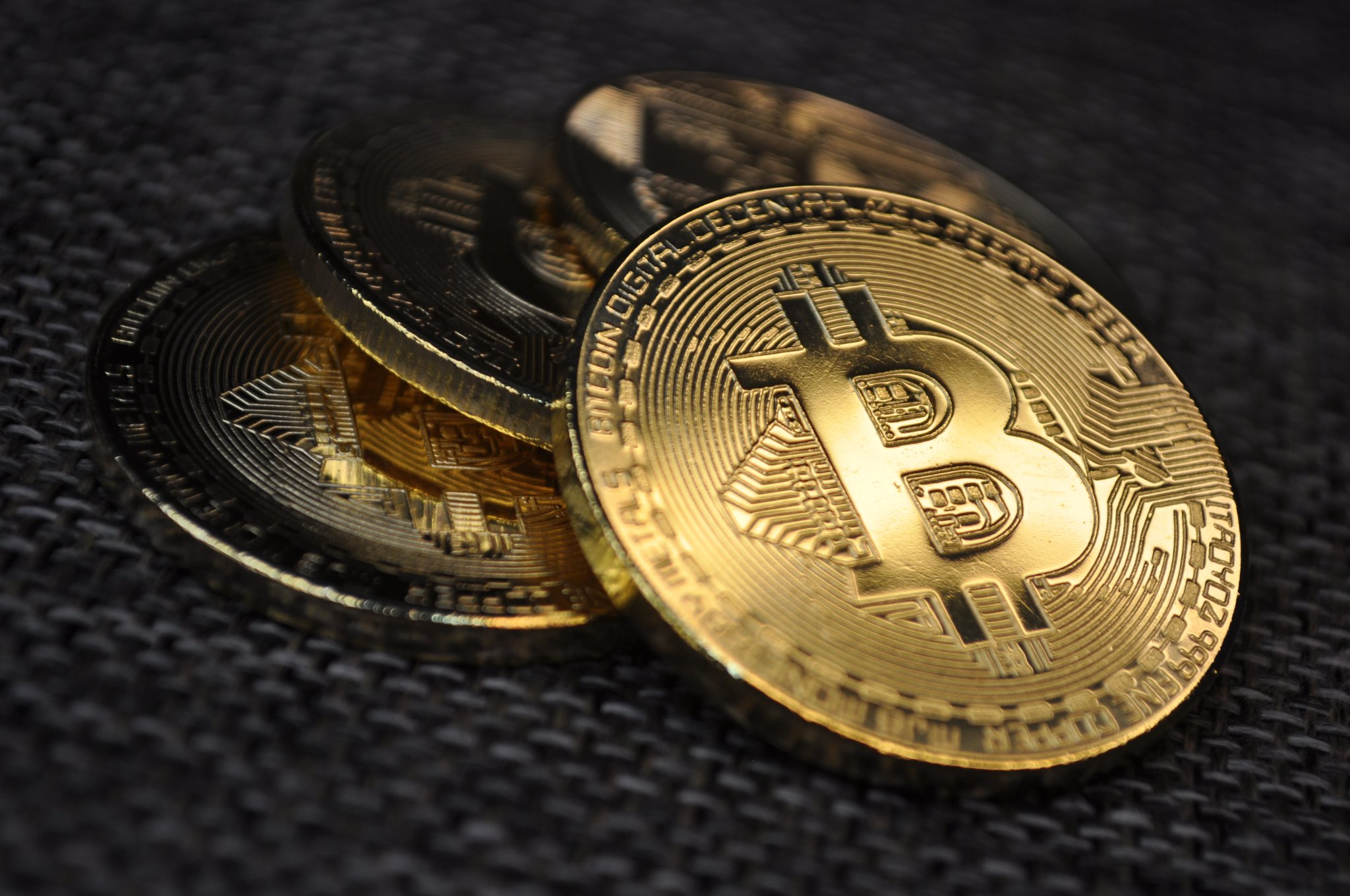Fidelity Signals a $77,000 Bitcoin Support Floor as Network Demand for Ethereum and Solana Surges