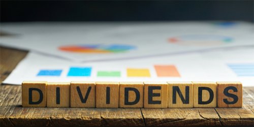 2 Big Dividend Stocks Yielding 7%; Analysts Say ‘Buy’
