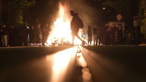 Leipzig: Brennende Barrikaden nach Hausräumung