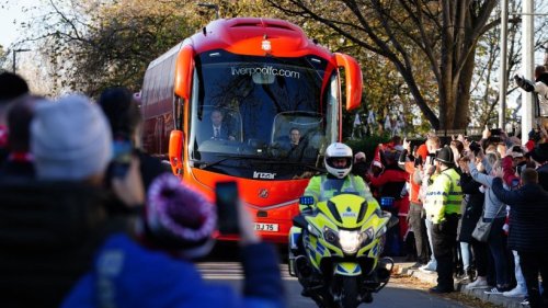 Nach Pleite bei City: Liverpool-Bus mit Ziegelstein beworfen