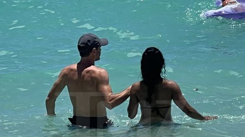 TLC's Chilli Spotted Beachin' It in Hawaii with Matthew Lawrence