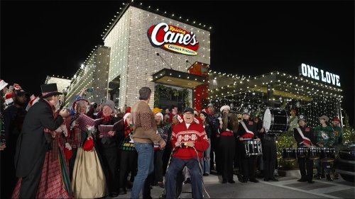Chevy Chase Recreates 'Christmas Vacation' Lighting at Raising Cane's