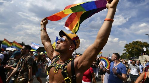Addio ai gay pride in Ungheria: riconoscimento facciale e multe di 500 euro per chi partecipa