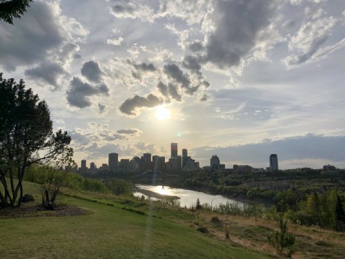 10 Benches to Take a Break and Enjoy Scenic Views in Edmonton | To Do Canada