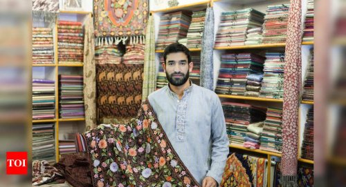​5 fabrics you need to buy when visiting Kashmir