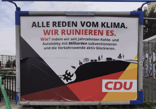 Fake-CDU-Plakate in Düsseldorf: "Alle reden vom Klima. Wir ruinieren es."