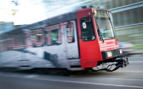 Rheinbahn in Lörick entgleist – mindestens zwei Verletzte